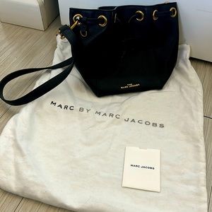 MARC JACOBS bucket bag like new black